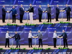 他引见了2025版本正在等方面的提拔 